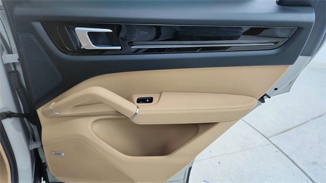 Used 2022 Porsche Cayenne image 27