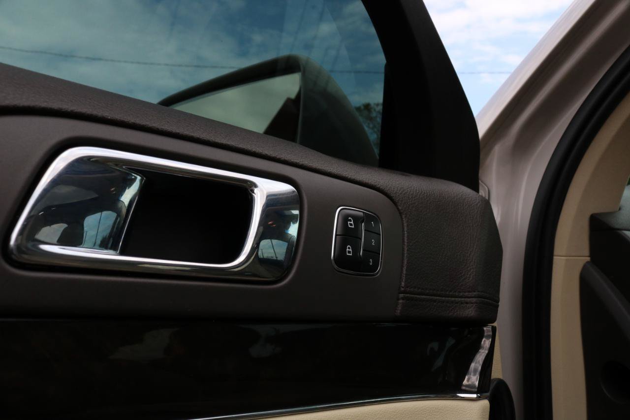 Used 2019 Lincoln MKT AWD image 20