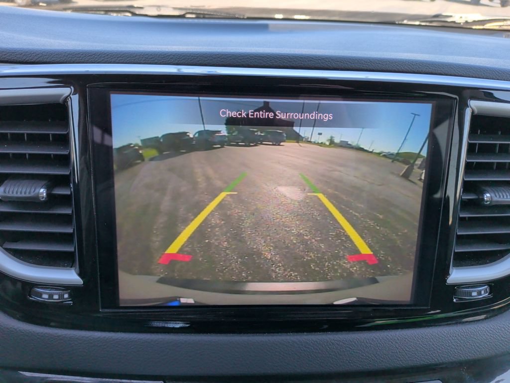 Used 2023 Chrysler Pacifica Touring-L FWD image 12