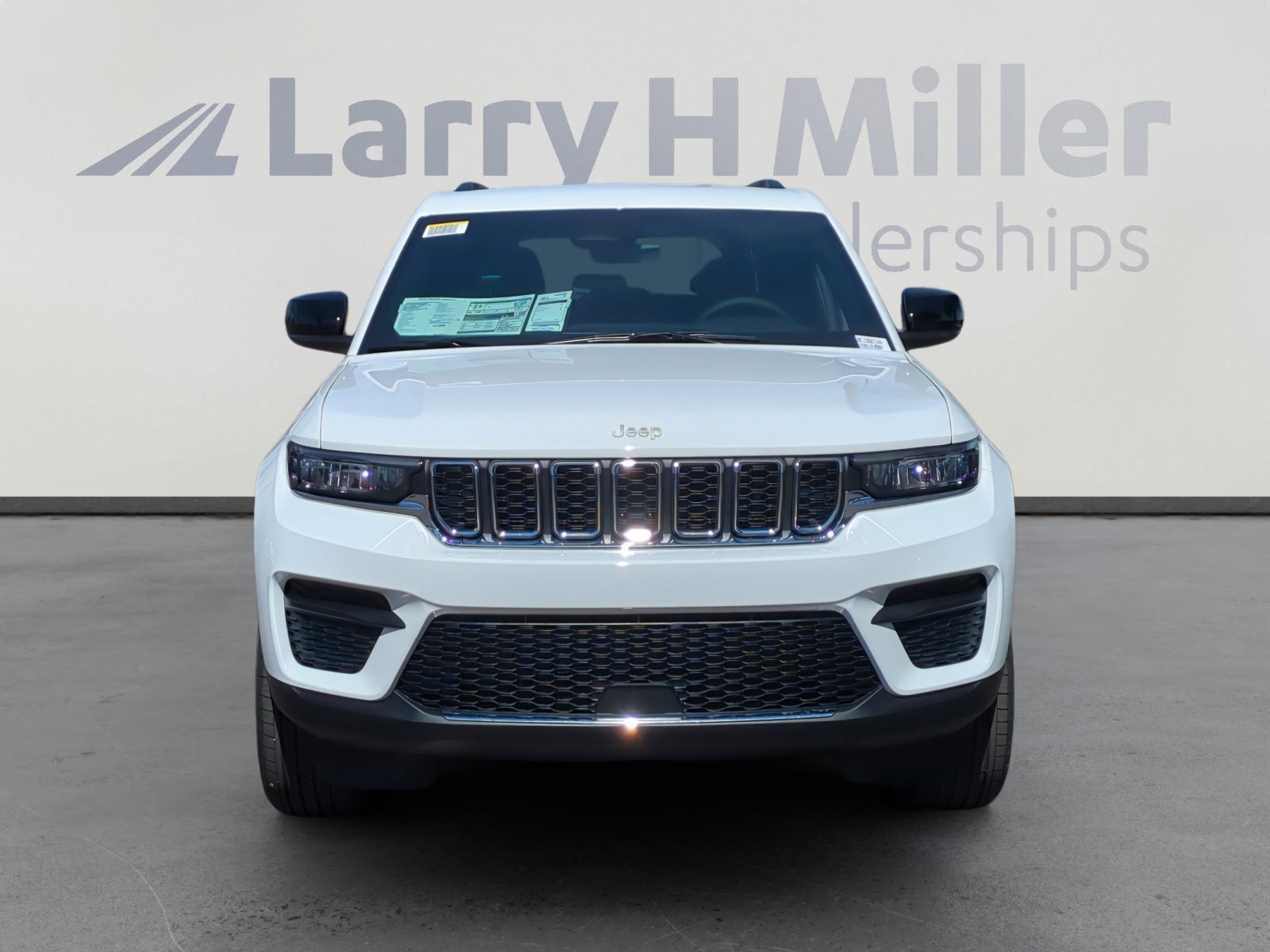 New 2026 Jeep Grand Cherokee Laredo image 8