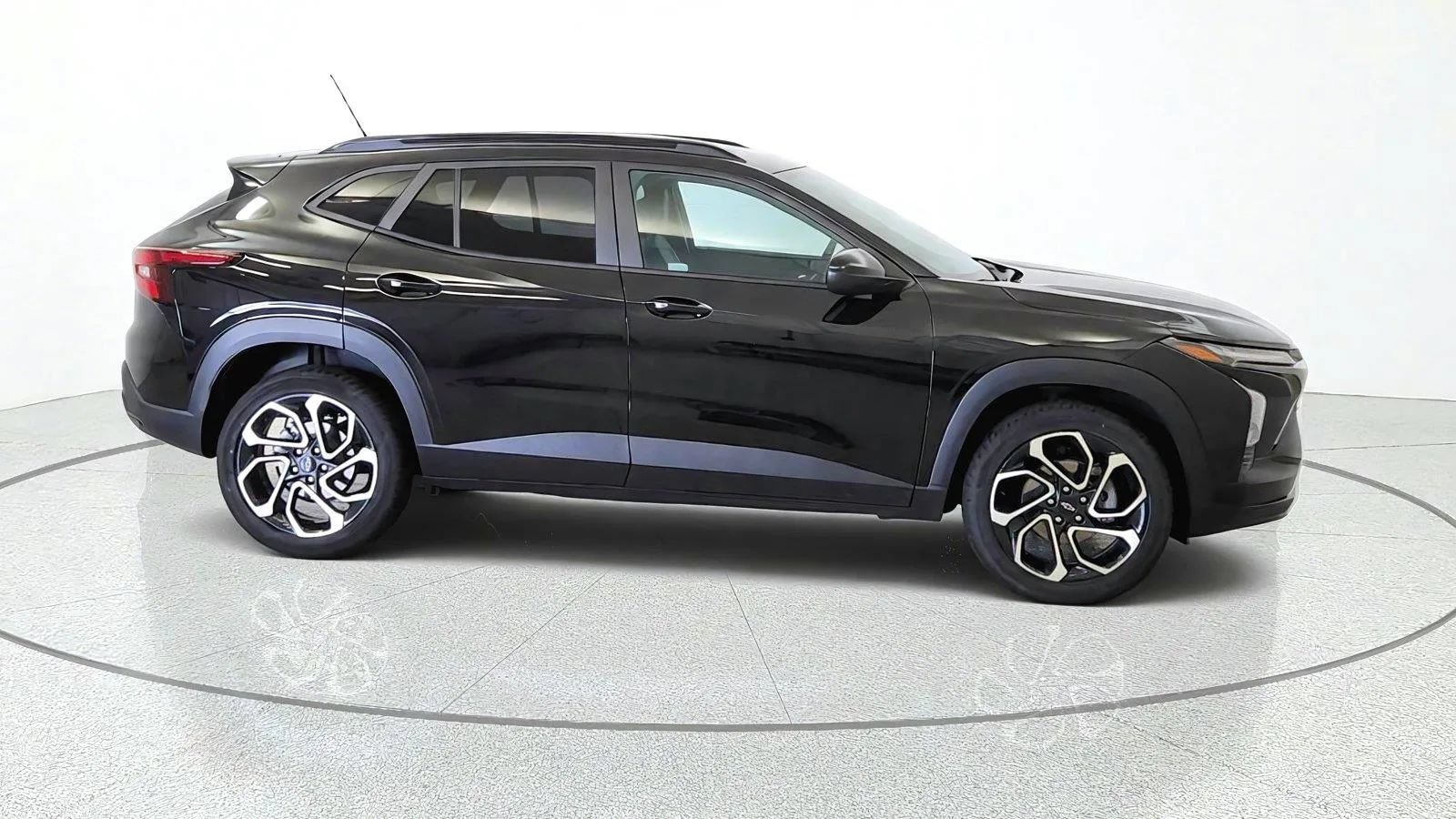 Used 2024 Chevrolet Trax RS w/ Sunroof Package FWD image 10