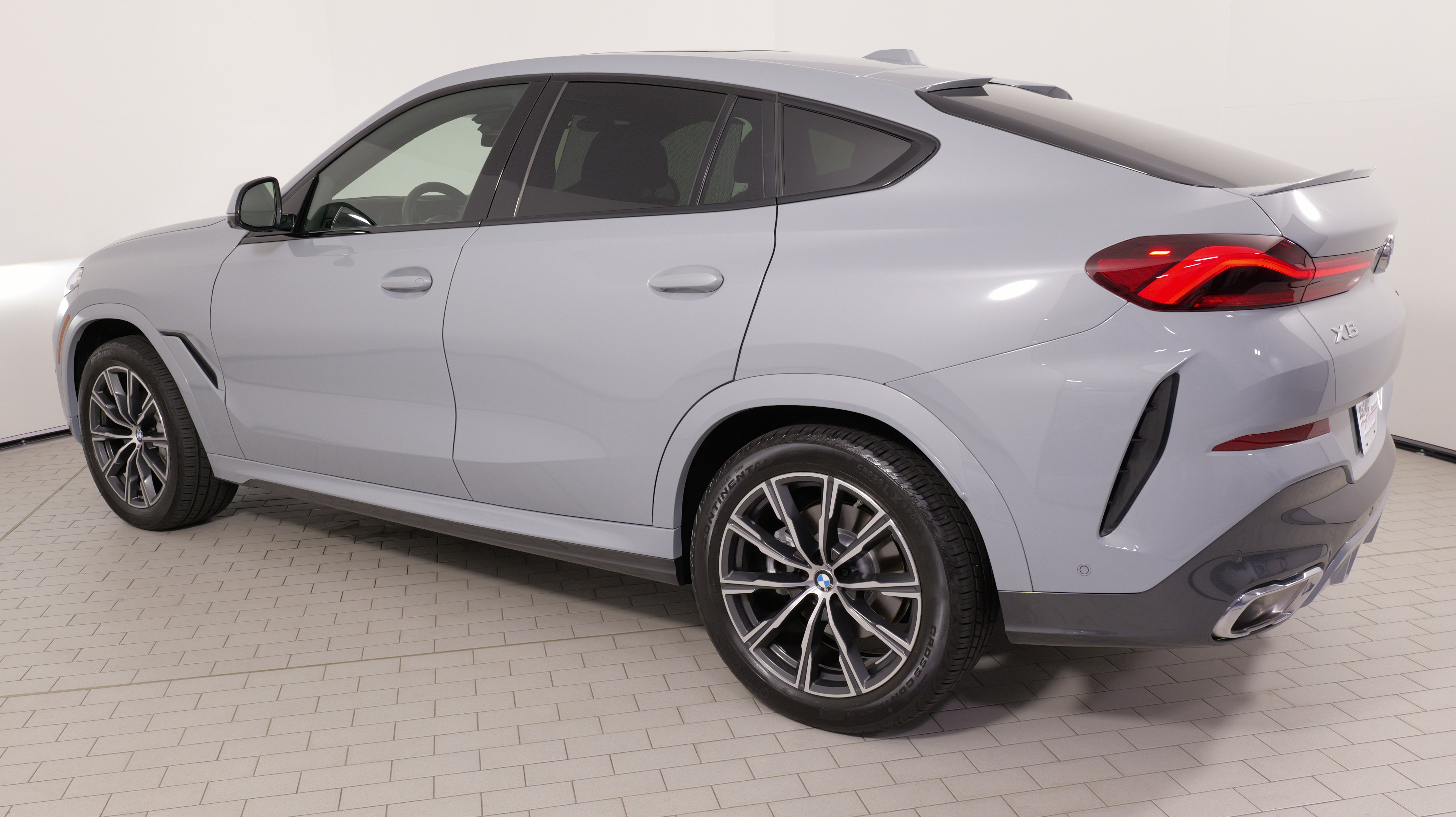 Used 2026 BMW X6 xDrive40i AWD/4WD image 16