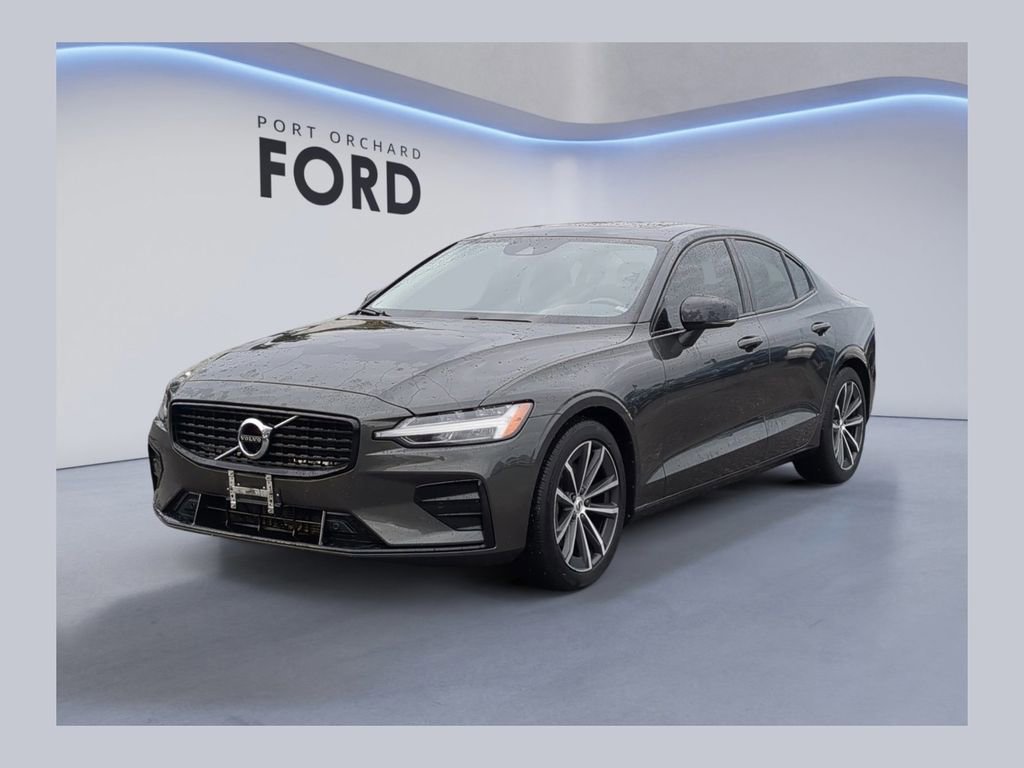 Used 2022 Volvo S60 B5 Momentum