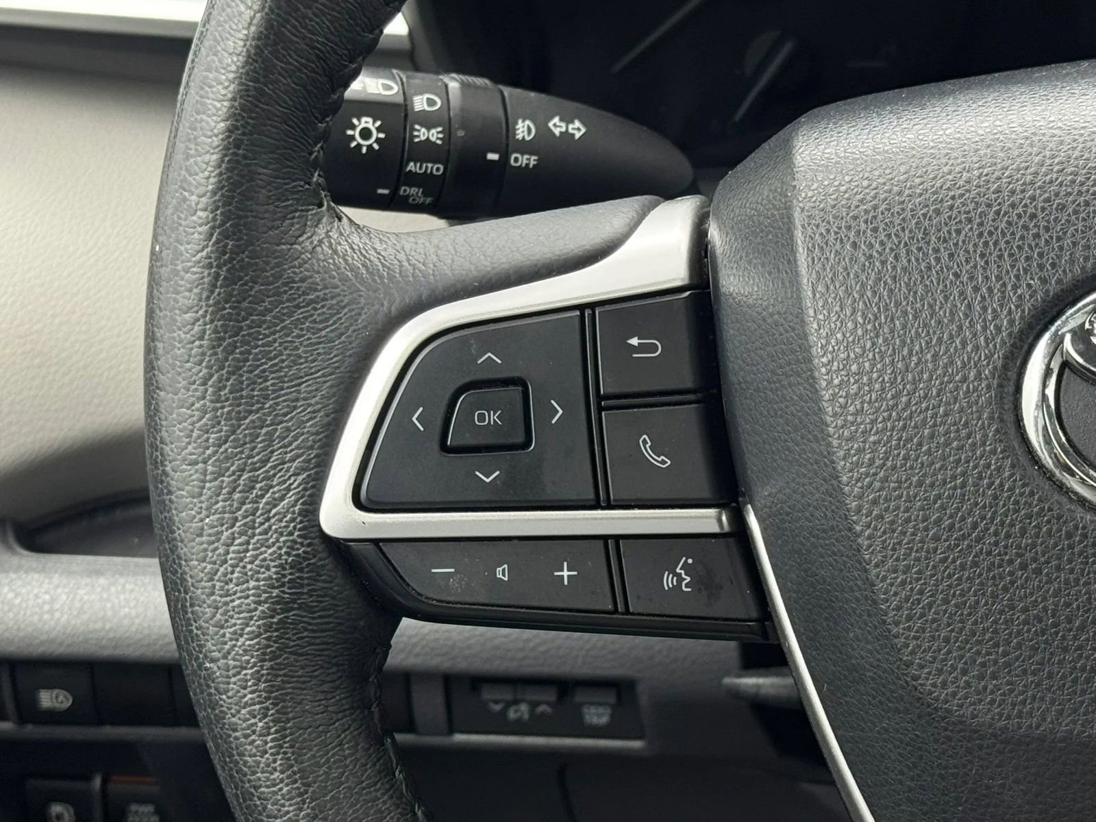 Used 2023 Toyota Sienna XLE AWD/4WD image 16