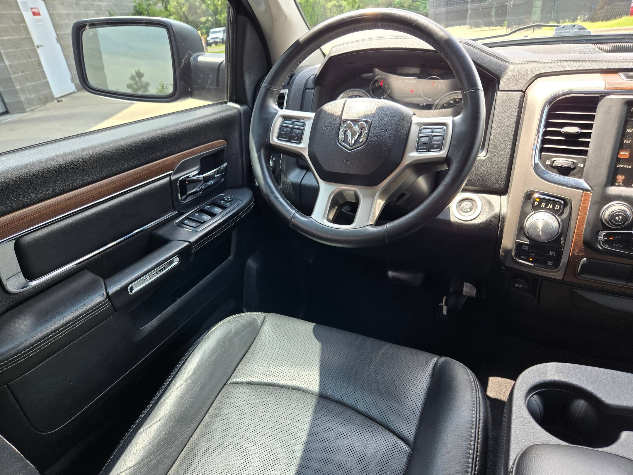 Used 2016 RAM 1500 Laramie w/ Convenience Group AWD/4WD image 9