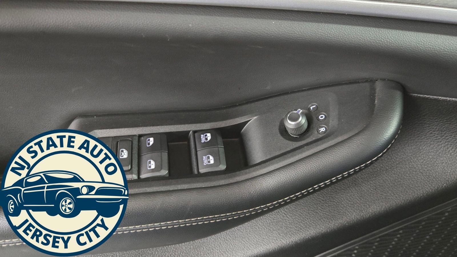 Used 2024 Jeep Grand Cherokee L Limited w/ Luxury Tech Group II image 21