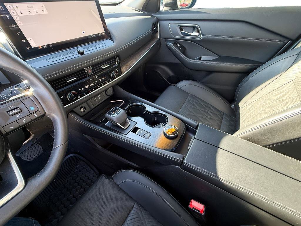 Used 2024 Nissan Rogue Platinum w/ Platinum Premium Package image 21