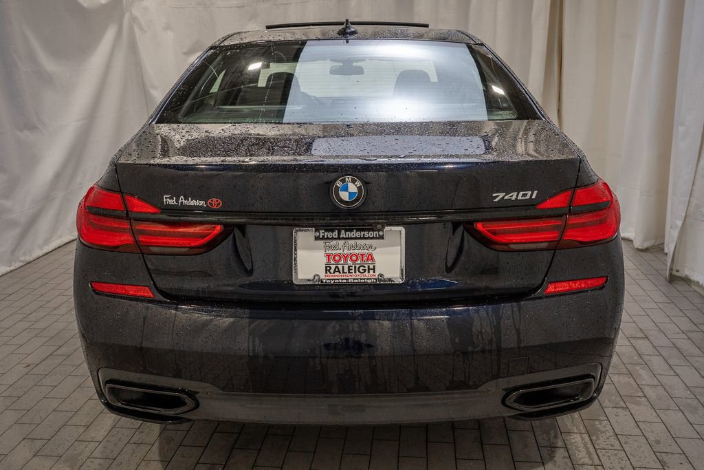 Used 2019 BMW 740i w/ M Sport Package image 4