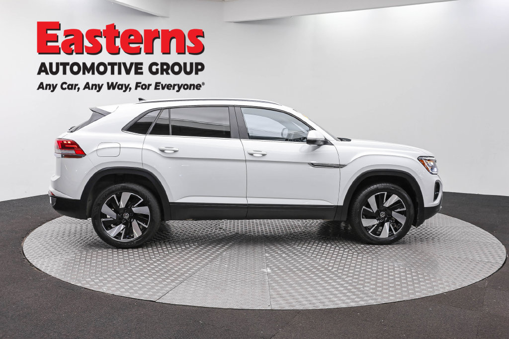 Used 2025 Volkswagen Atlas Cross Sport SE FWD image 5