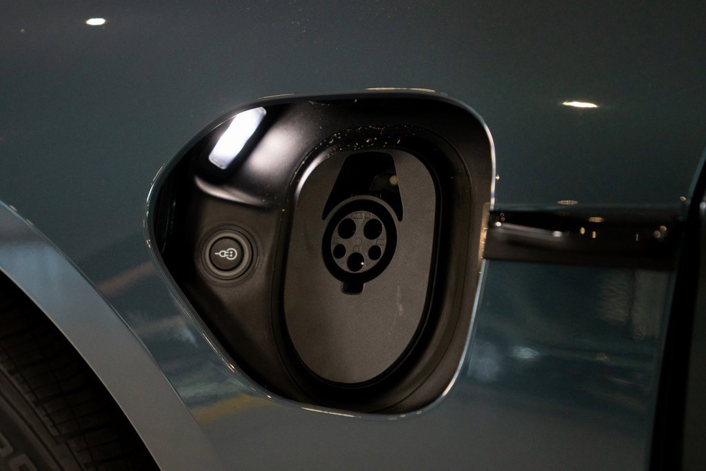 New 2025 Porsche Taycan image 13