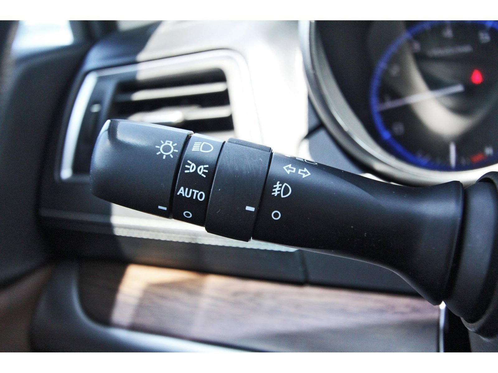 Used 2018 Subaru Outback 2.5i Touring AWD/4WD image 15