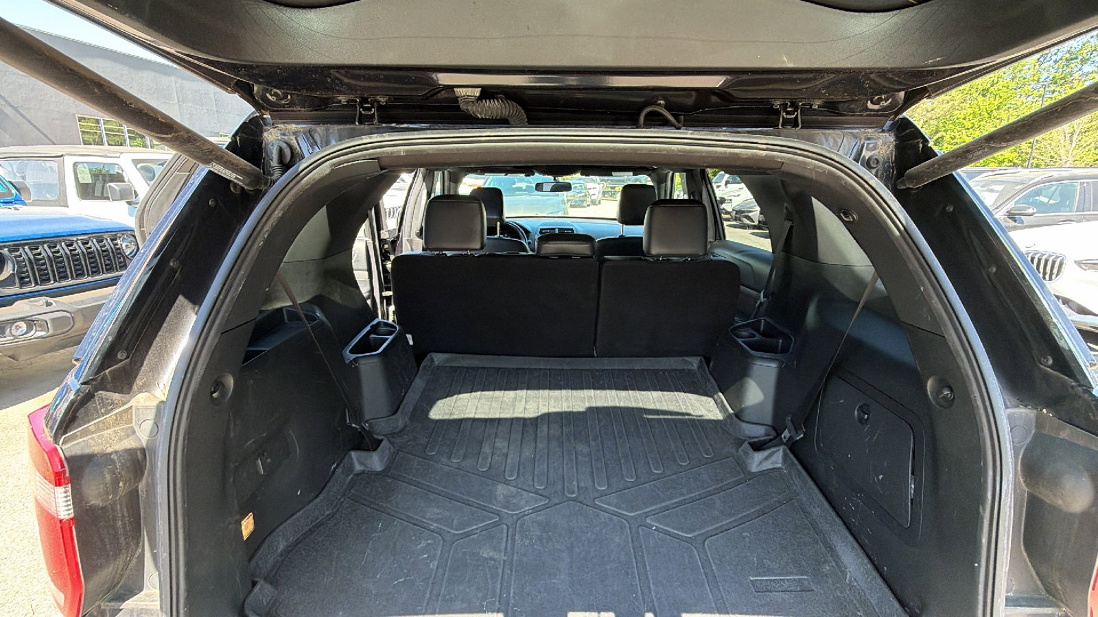 Used 2019 Ford Explorer XLT w/ Equipment Group 202A image 13