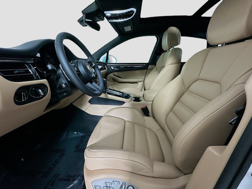 Certified 2026 Porsche Macan AWD/4WD image 5