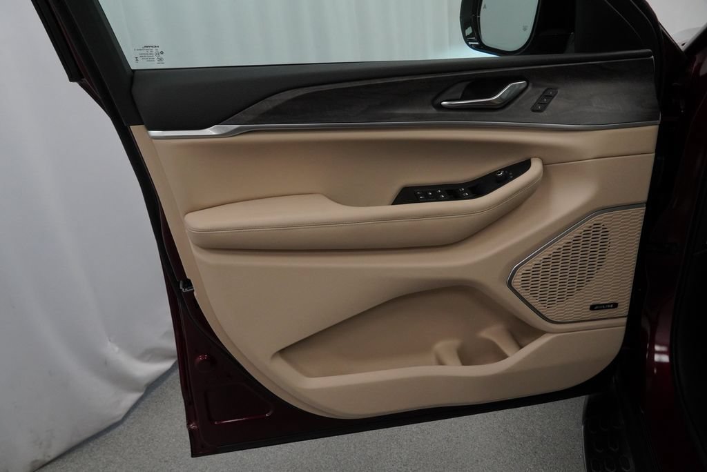 Certified 2025 Jeep Grand Cherokee Limited 4xe w/ Luxury Tech Group II AWD/4WD image 43