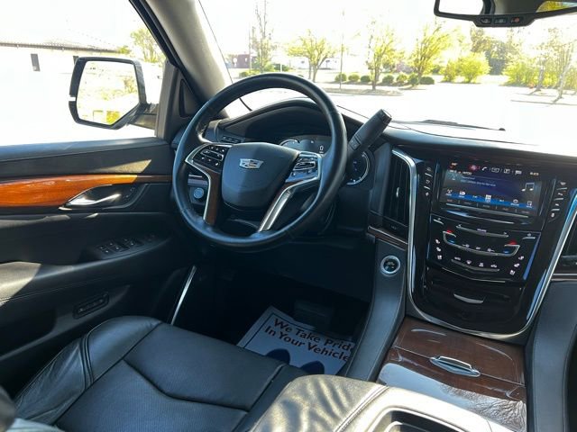 Used 2016 Cadillac Escalade Luxury AWD/4WD image 32