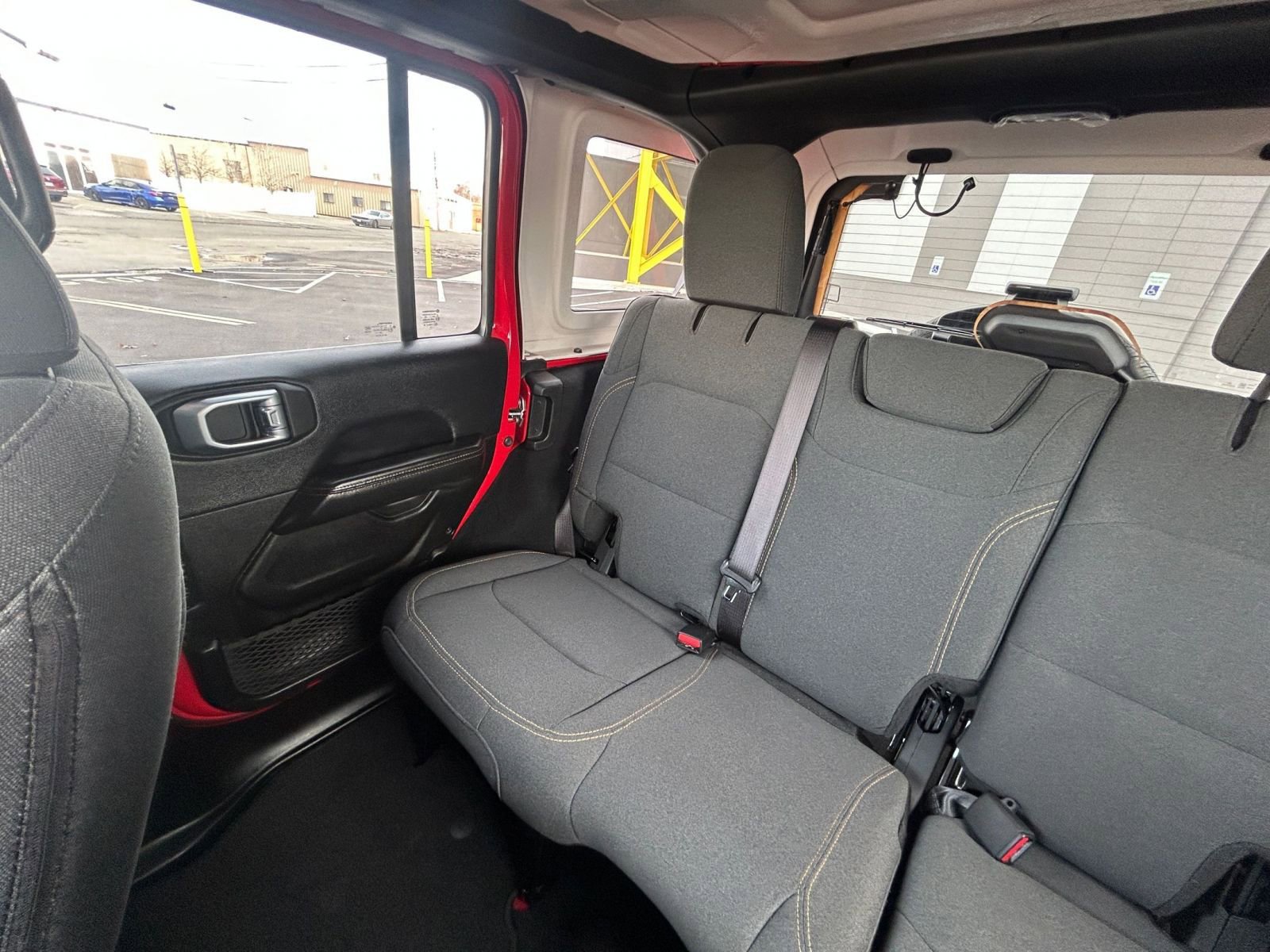 Used 2025 Jeep Wrangler Sahara image 39