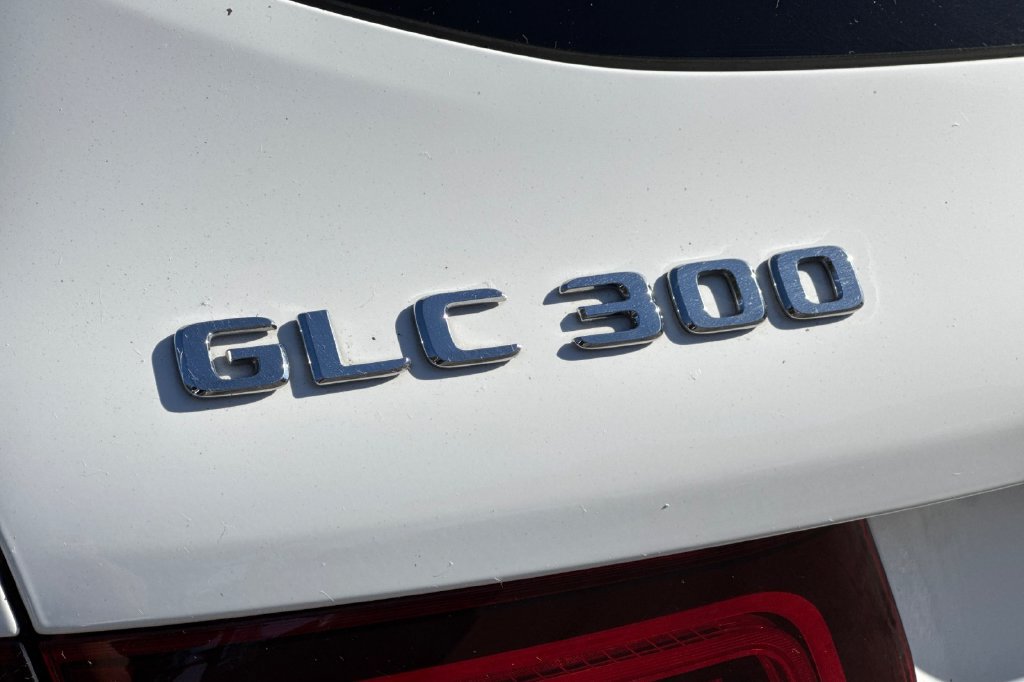 Used 2020 Mercedes-Benz GLC 300 4MATIC image 26