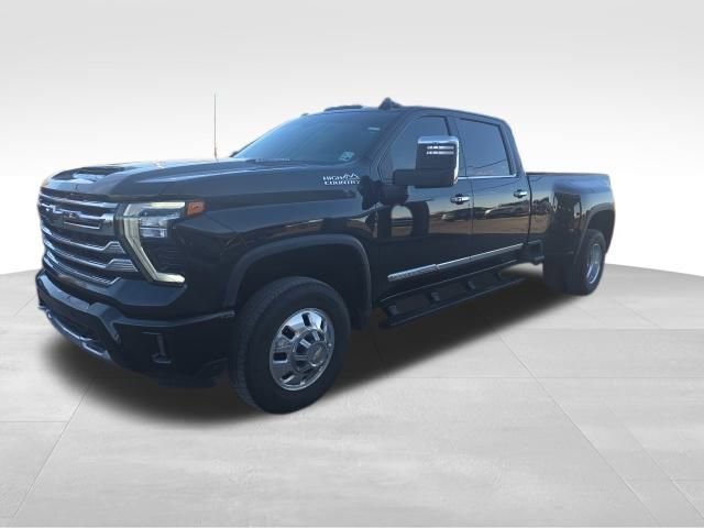 Used 2024 Chevrolet Silverado 3500 High Country w/ High Country Premium Package image 3