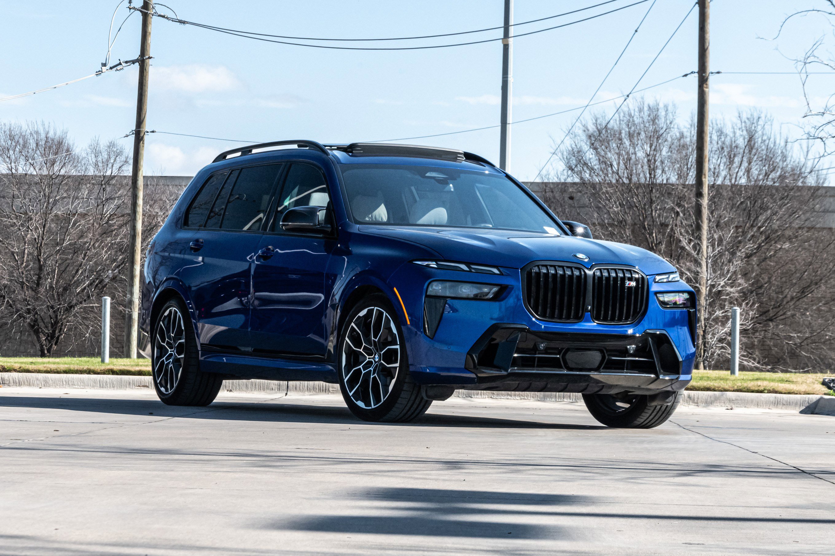 Used 2024 BMW X7 M60i w/ Executive Package image 2