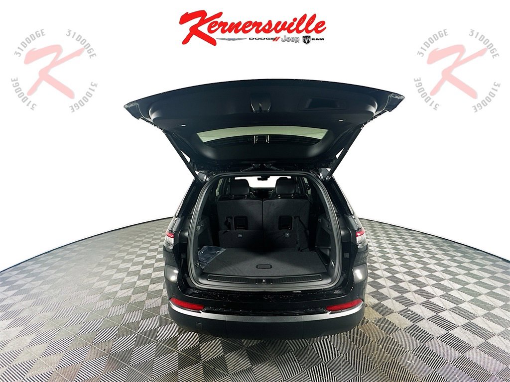 New 2025 Jeep Grand Cherokee L Limited w/ Luxury Tech Group II image 16