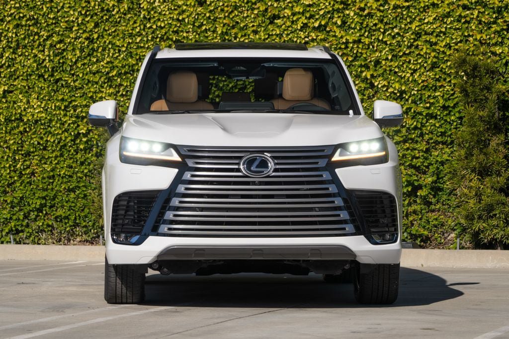 New 2026 Lexus LX 600 4WD w/ Luxury Package image 3
