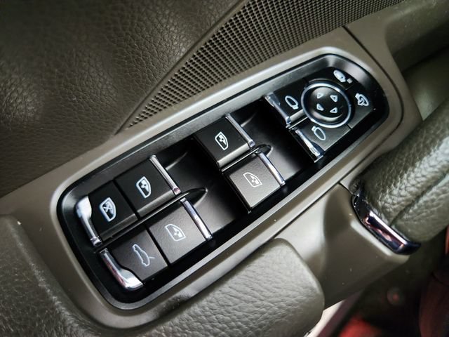 Used 2018 Porsche Cayenne Platinum Edition AWD/4WD image 20