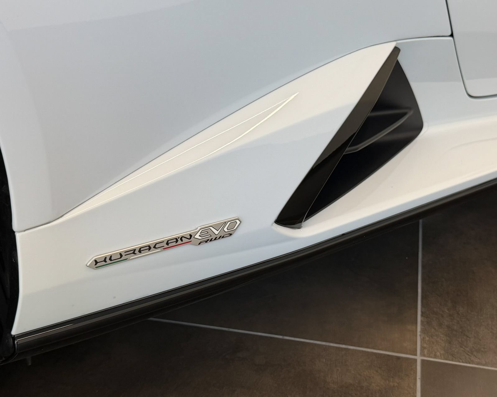 Used 2022 Lamborghini Huracan EVO RWD image 47