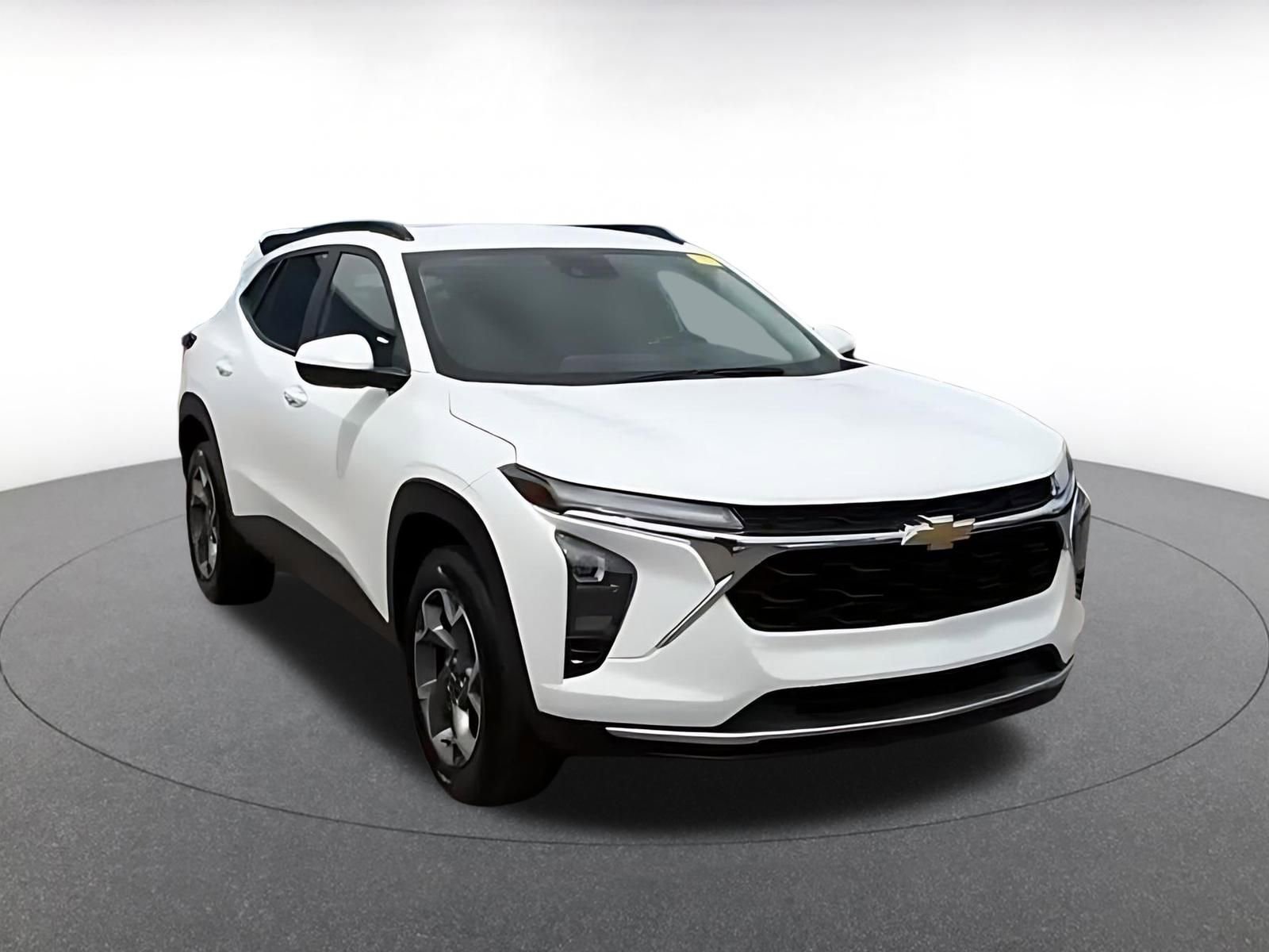 Used 2025 Chevrolet Trax LT w/ LT Convenience Package FWD image 3