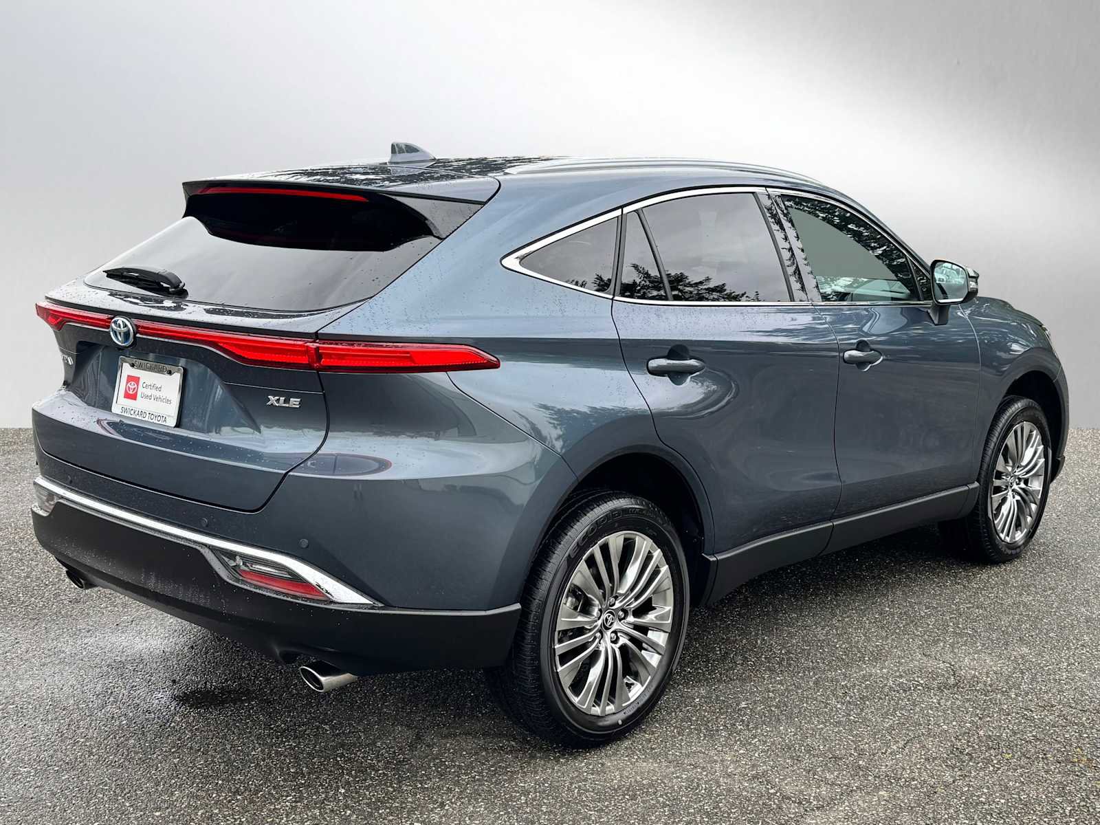 Certified 2024 Toyota Venza XLE AWD/4WD image 3