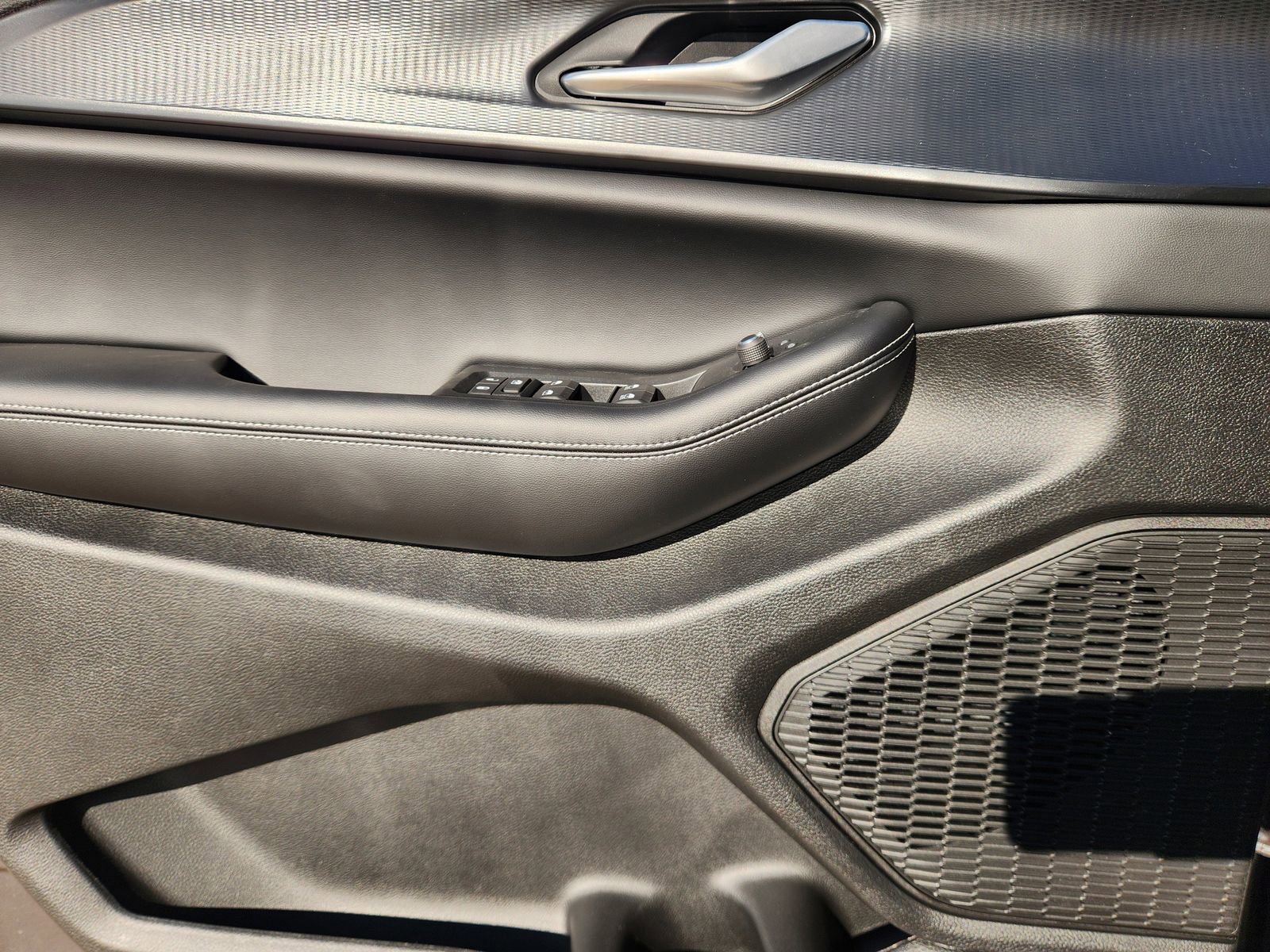 New 2025 Jeep Grand Cherokee Altitude image 18