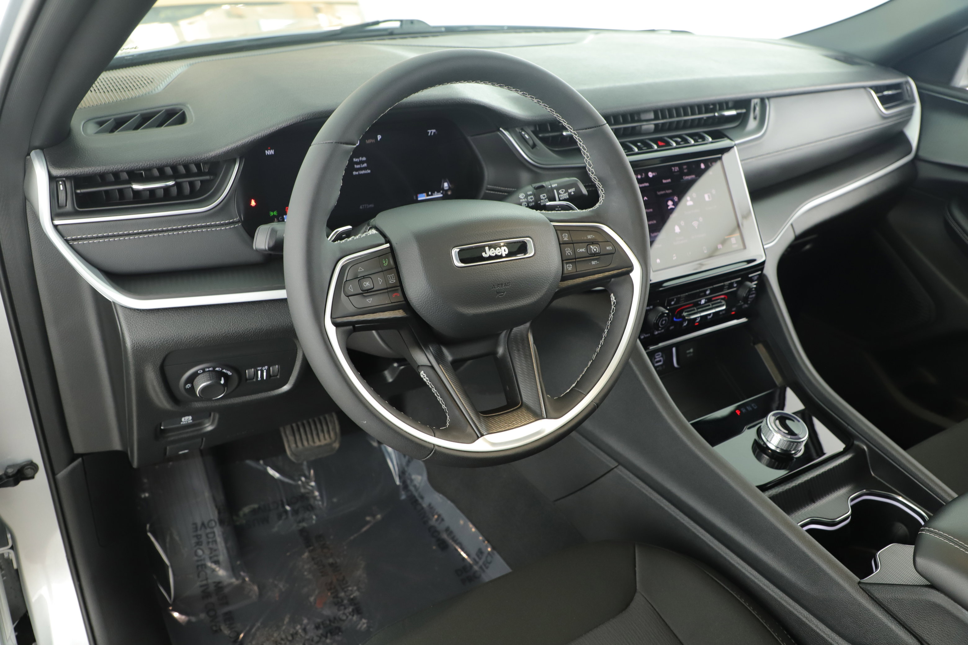 Used 2025 Jeep Grand Cherokee L Laredo w/ Luxury Tech Group I image 12