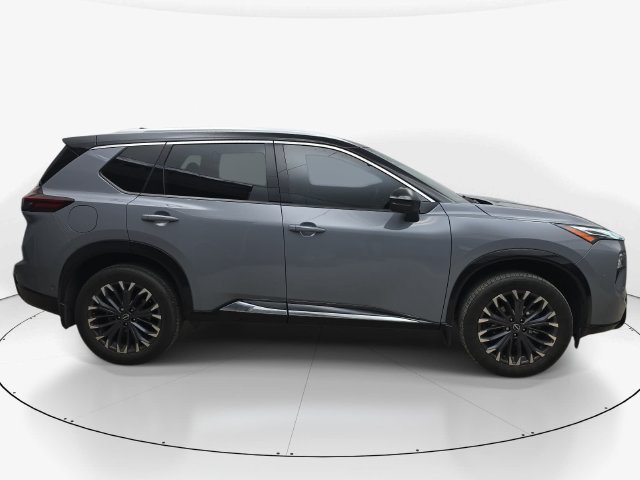 Used 2024 Nissan Rogue Platinum w/ Platinum Premium Package FWD image 4