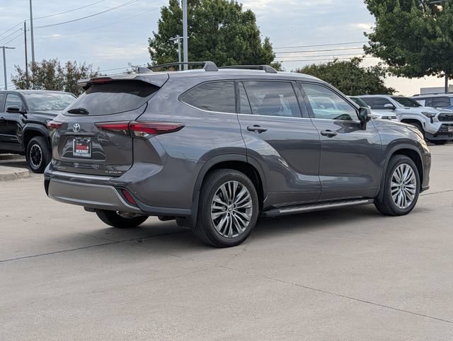 Used 2024 Toyota Highlander Platinum FWD image 6