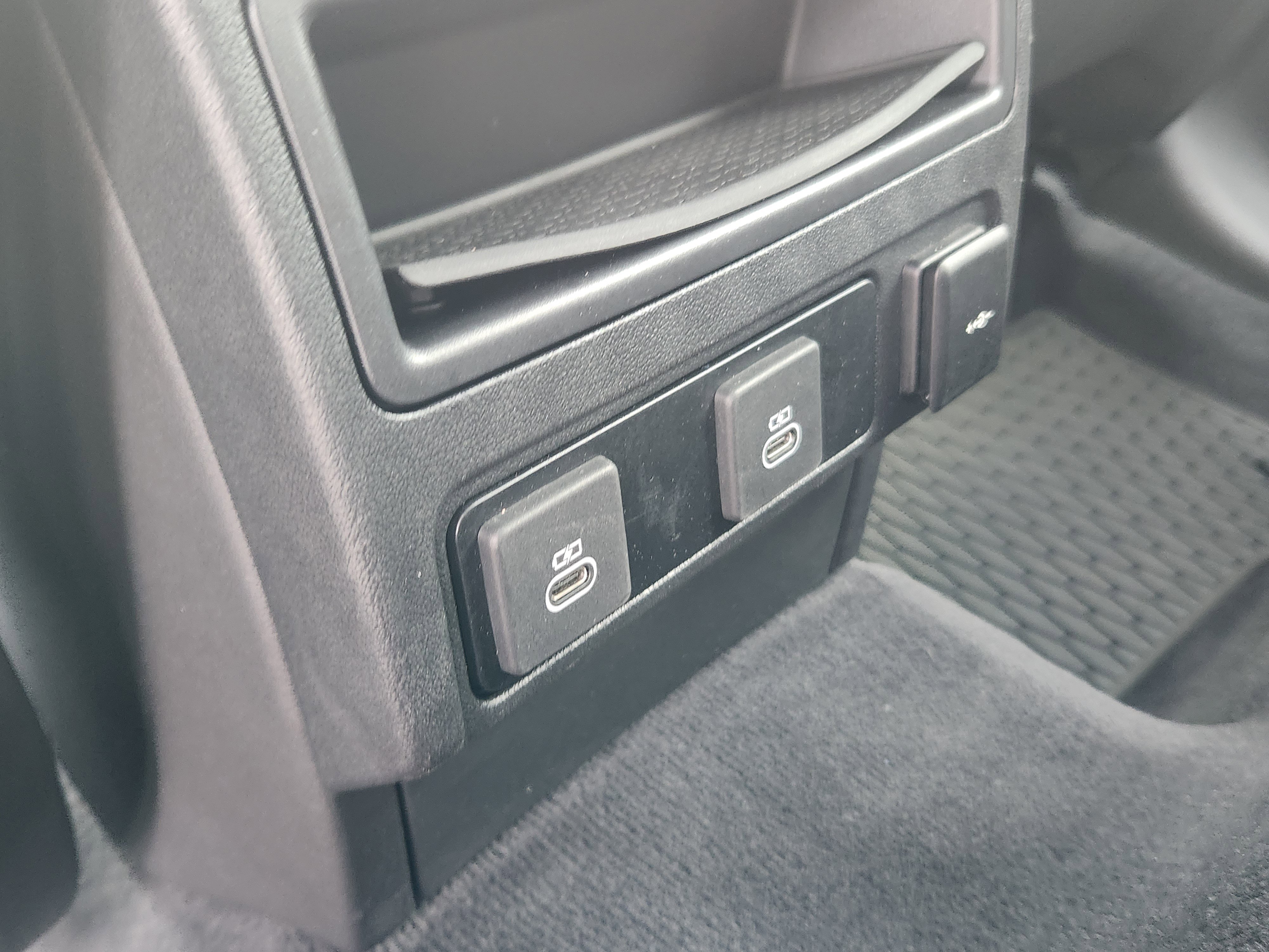 Certified 2025 Jaguar F-PACE R-Dynamic S AWD/4WD image 17