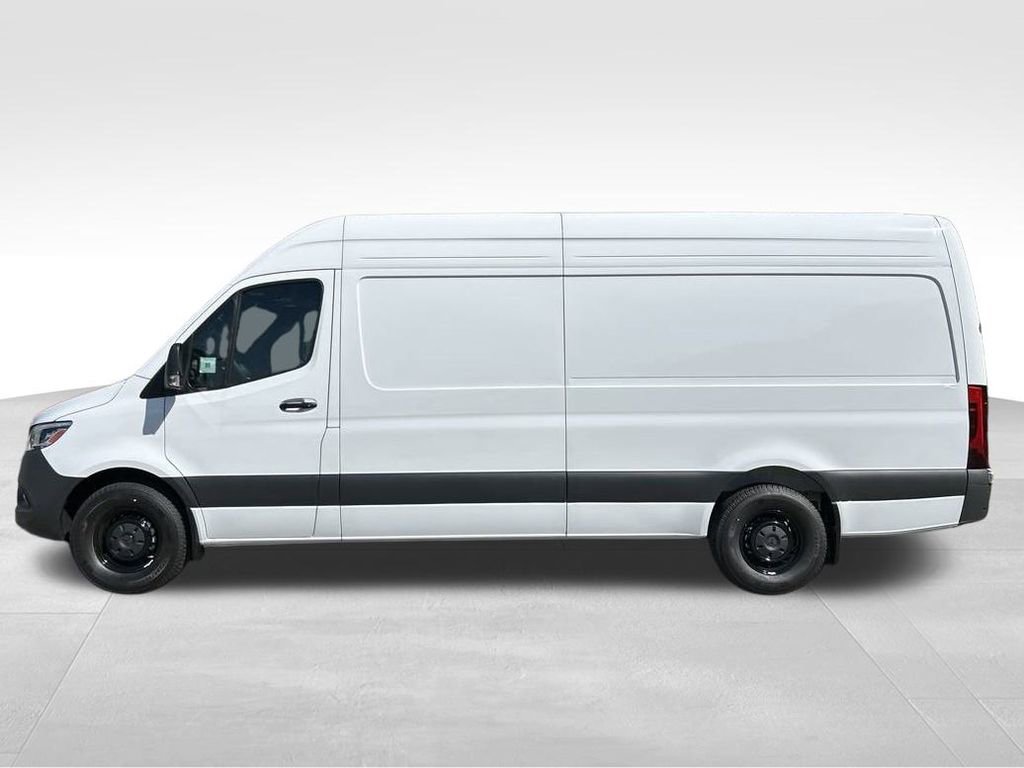 Used 2024 Mercedes-Benz Sprinter 2500 image 2