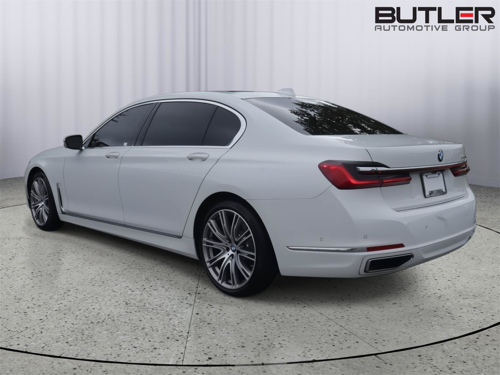Used 2022 BMW 740i w/ Premium Package RWD image 4