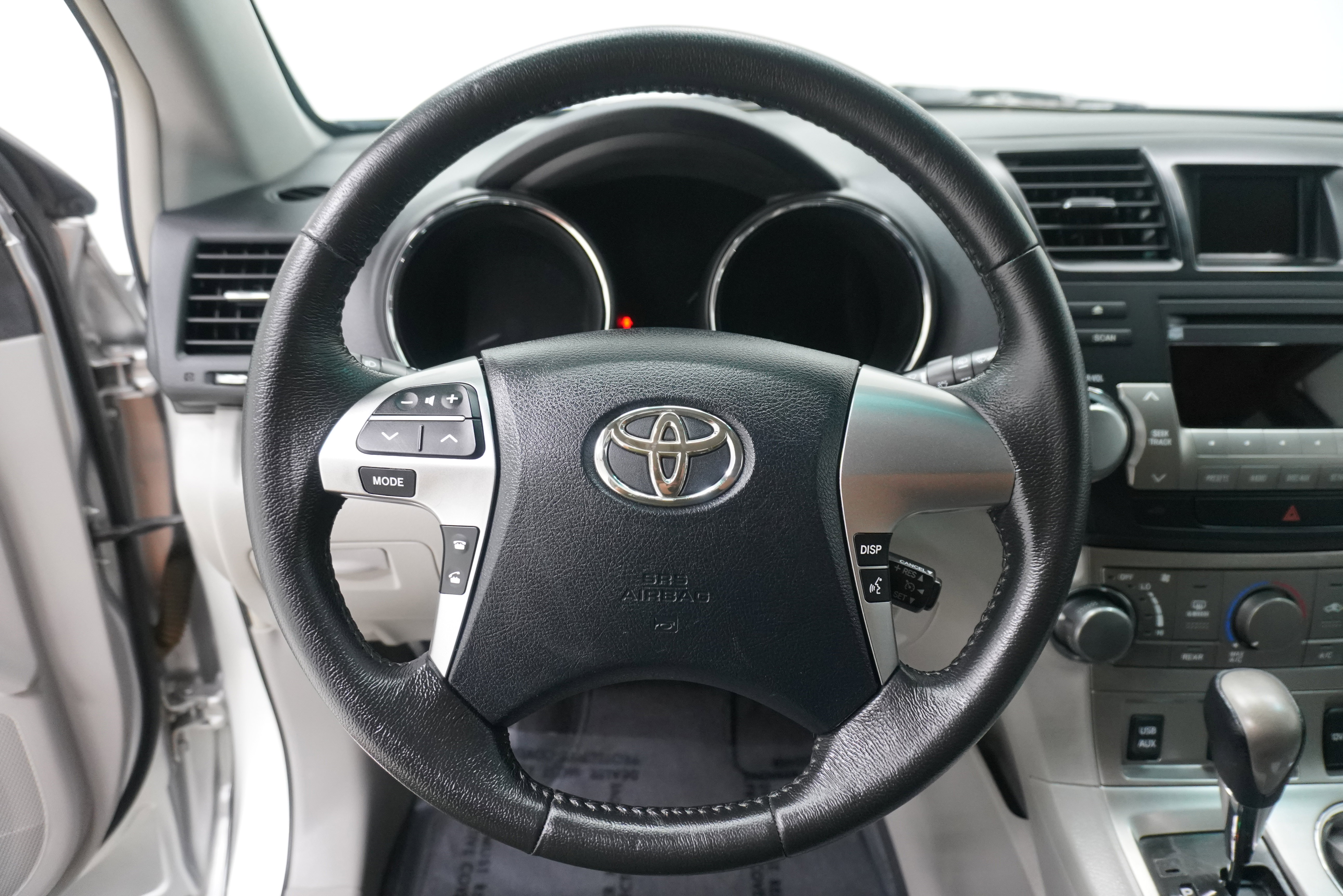 Used 2011 Toyota Highlander SE w/ Tow Pkg FWD image 17