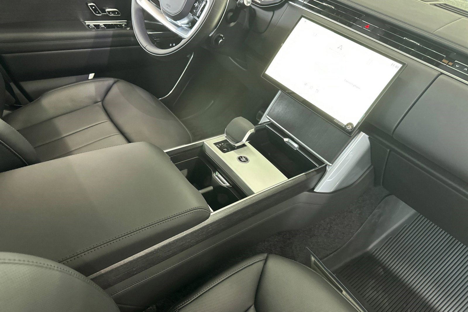 New 2025 Land Rover Range Rover SE image 25