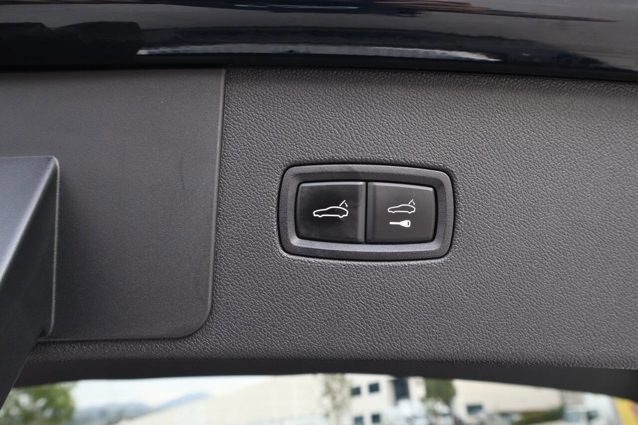 Used 2023 Porsche Cayenne Platinum Edition image 9
