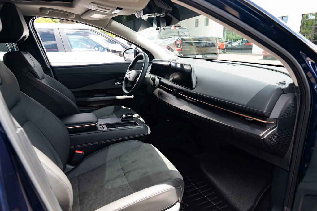 Used 2025 Nissan Ariya AWD image 26