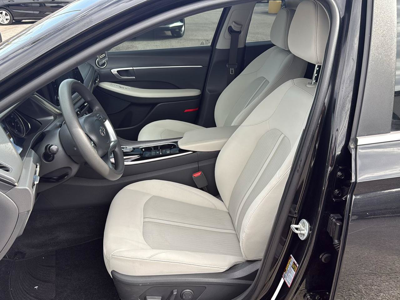 Used 2022 Hyundai Sonata SEL w/ Preferred Accessory Package FWD image 9