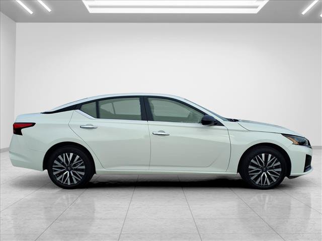 Used 2025 Nissan Altima 2.5 SV AWD/4WD image 12