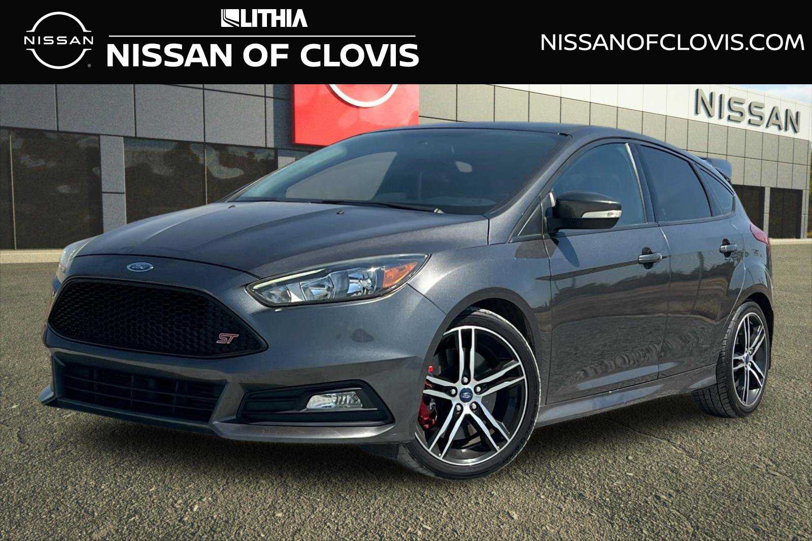 Used 2017 Ford Focus ST FWD image 1