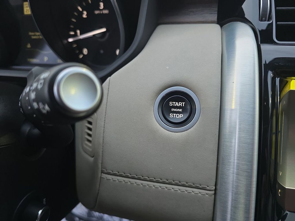 Used 2017 Land Rover Discovery HSE image 19