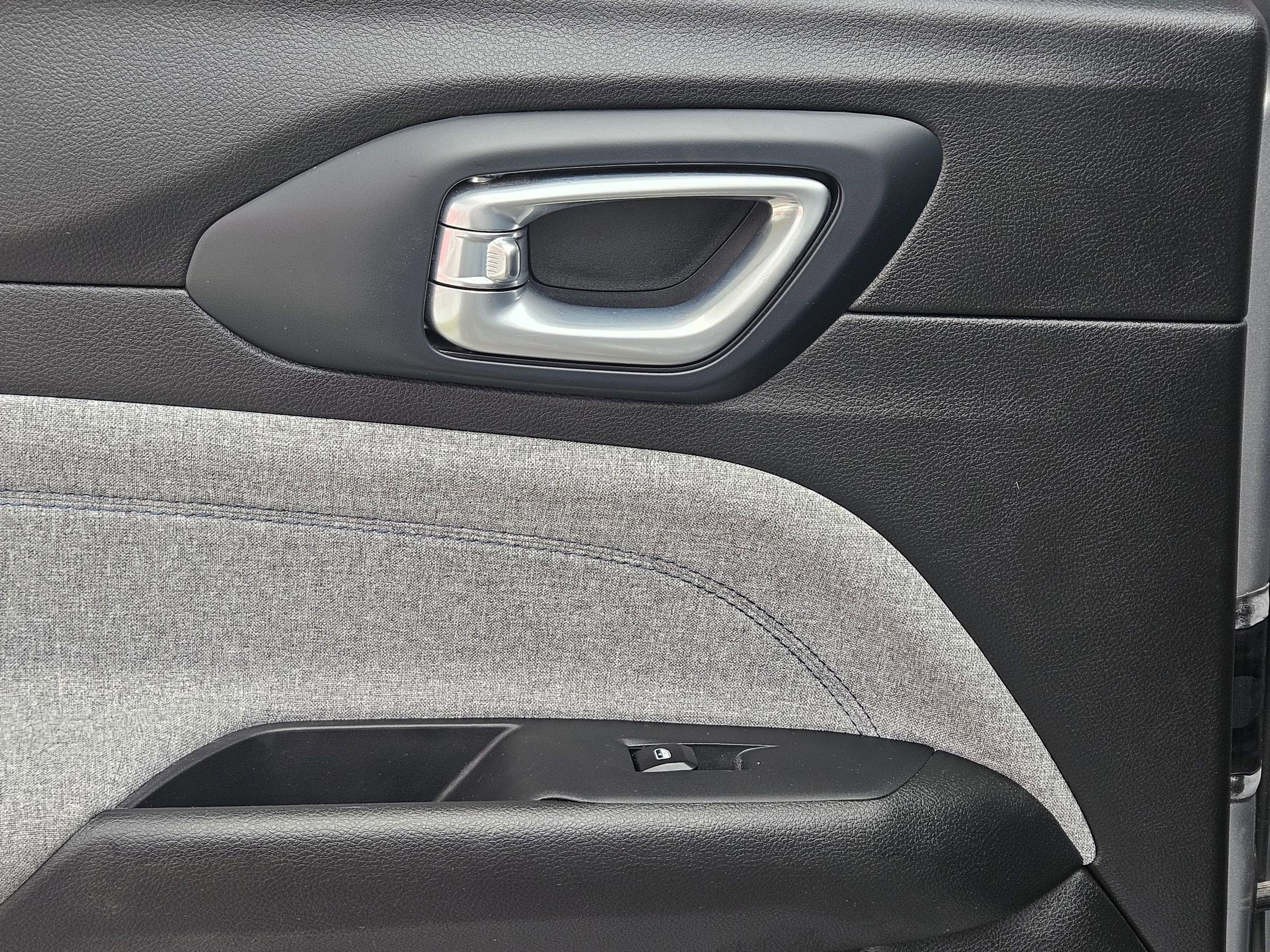 Used 2023 Jeep Compass Latitude w/ Convenience Group image 24