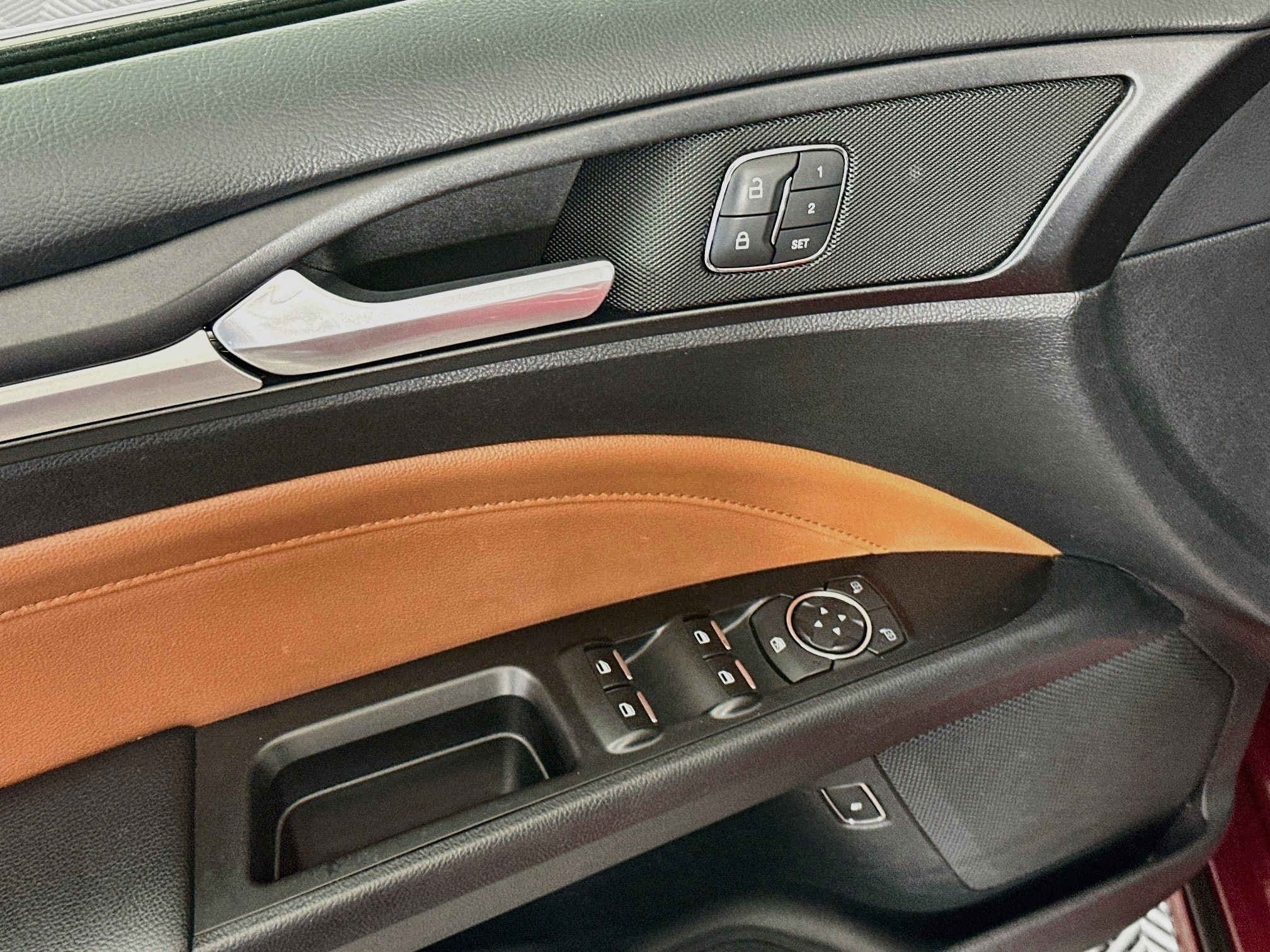 Used 2019 Ford Fusion Energi Titanium FWD image 15