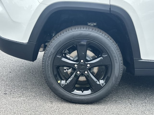 New 2026 Jeep Grand Cherokee Limited w/ Limited Altitude Package AWD/4WD image 17