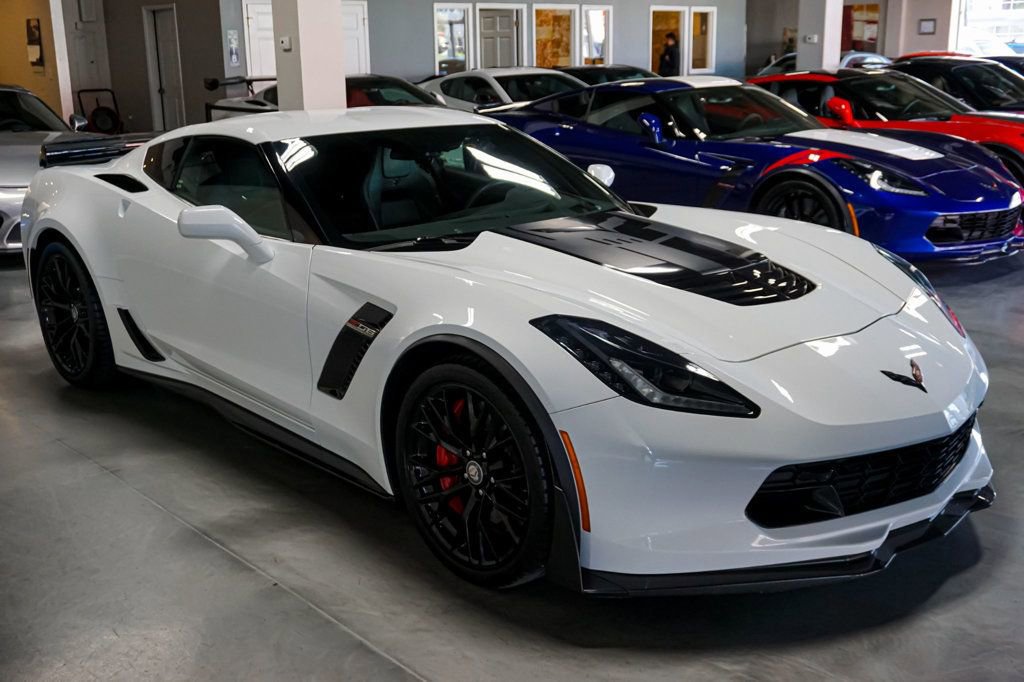 Used 2019 Chevrolet Corvette Z06 w/ Z07 Performance Package RWD image 4