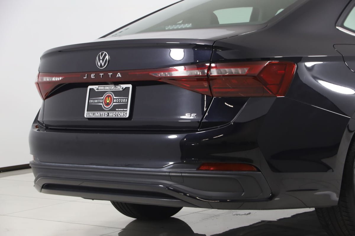 Used 2025 Volkswagen Jetta SE w/ Sunroof Package FWD image 43