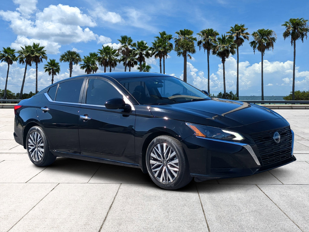 Used 2023 Nissan Altima 2.5 SV FWD image 3